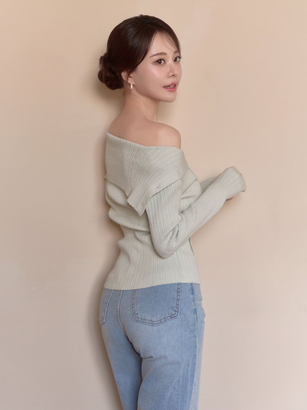 Off-shoulder Knitwear